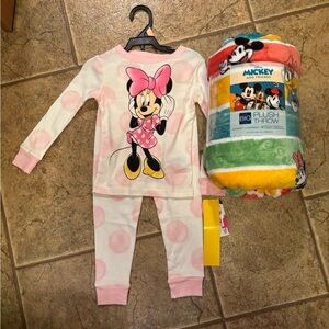 NWT *Bundle* Disney girls pajamas set and blanket sz 4T